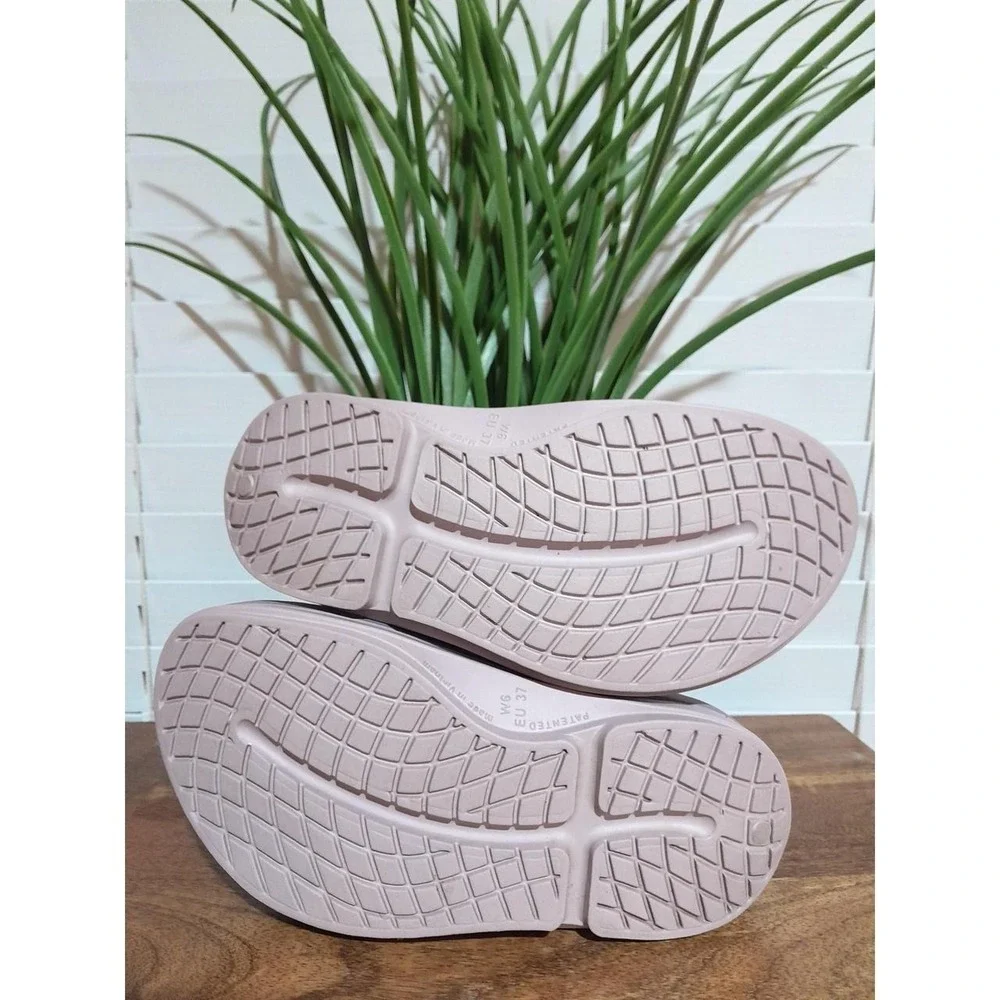 OOFOS Women's Gray and Pink Slide Slippers - Picture 6 of 8